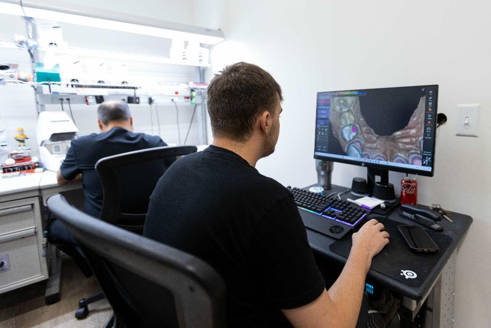 Man looking at computer screen, nashville tn